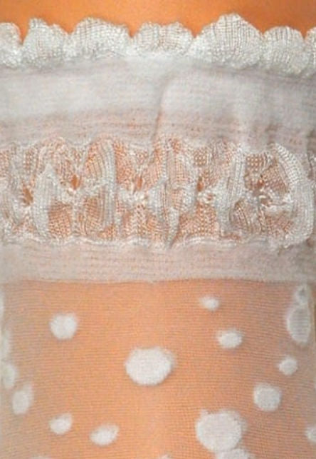 Elvira Spotty Patterned Sheer Ankle Socks by Veneziana in white panna
