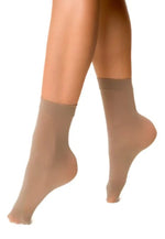 Katrin 40 Den Opaque Ankle Socks by Veneziana in naturale light tan nude