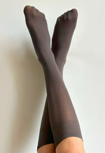 Katrin 40 Den Opaque Knee-High Socks by Veneziana in grafitto grey
