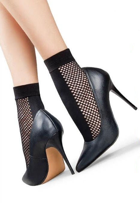 Voila Opaque & Fishnet Patterned Ankle Socks by Lores in black
